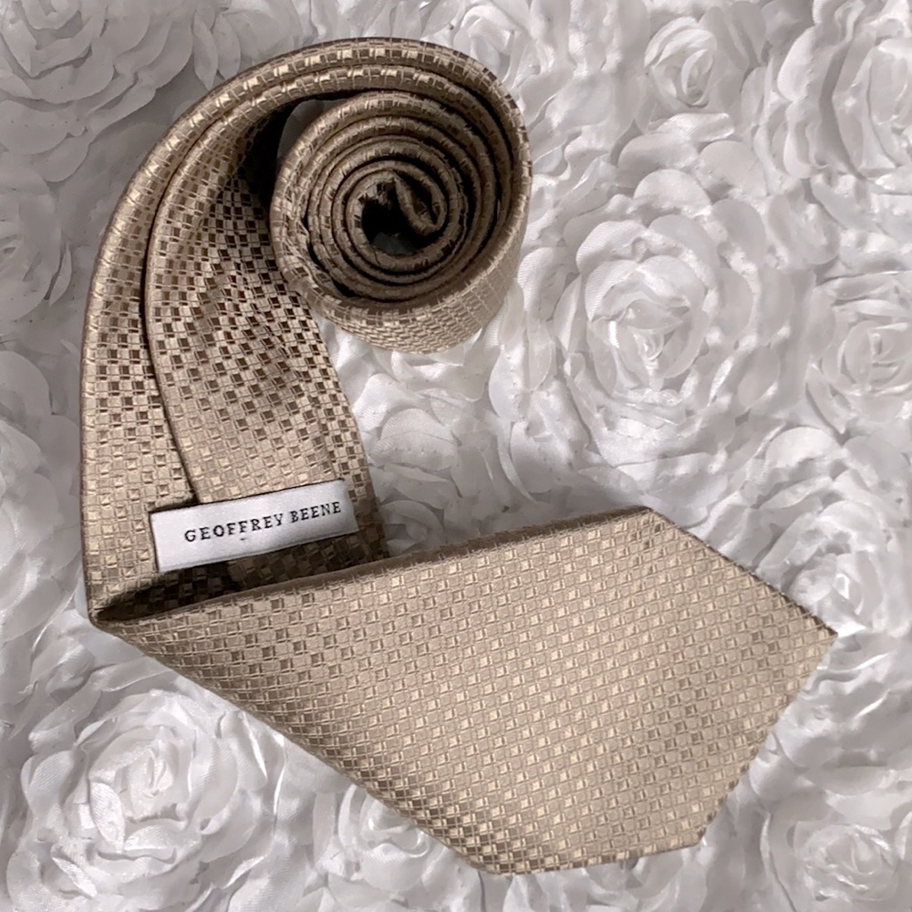 3/$30 New Geoffrey Beene silk tie